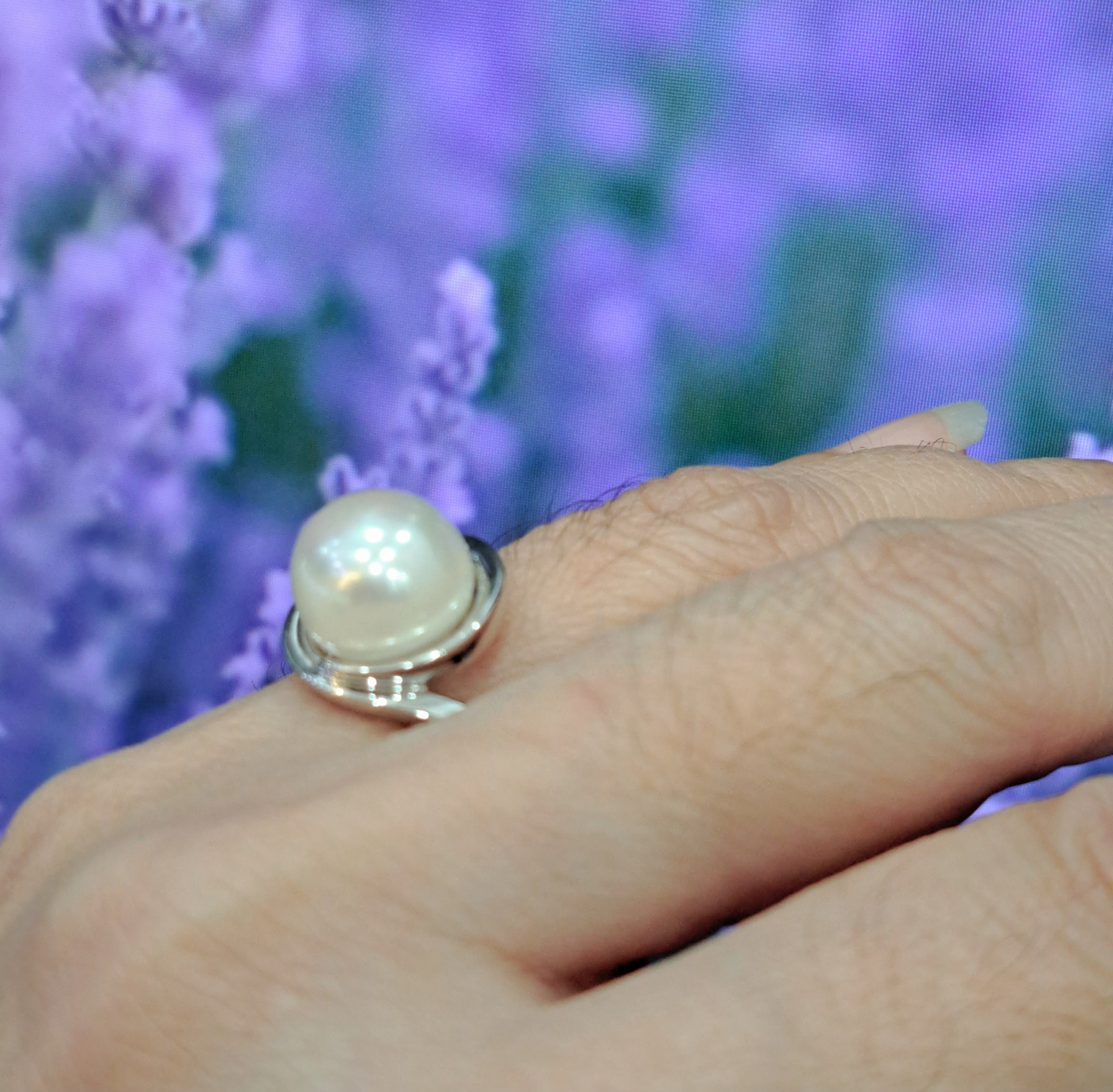 Elegant Bezel Pearl Ring