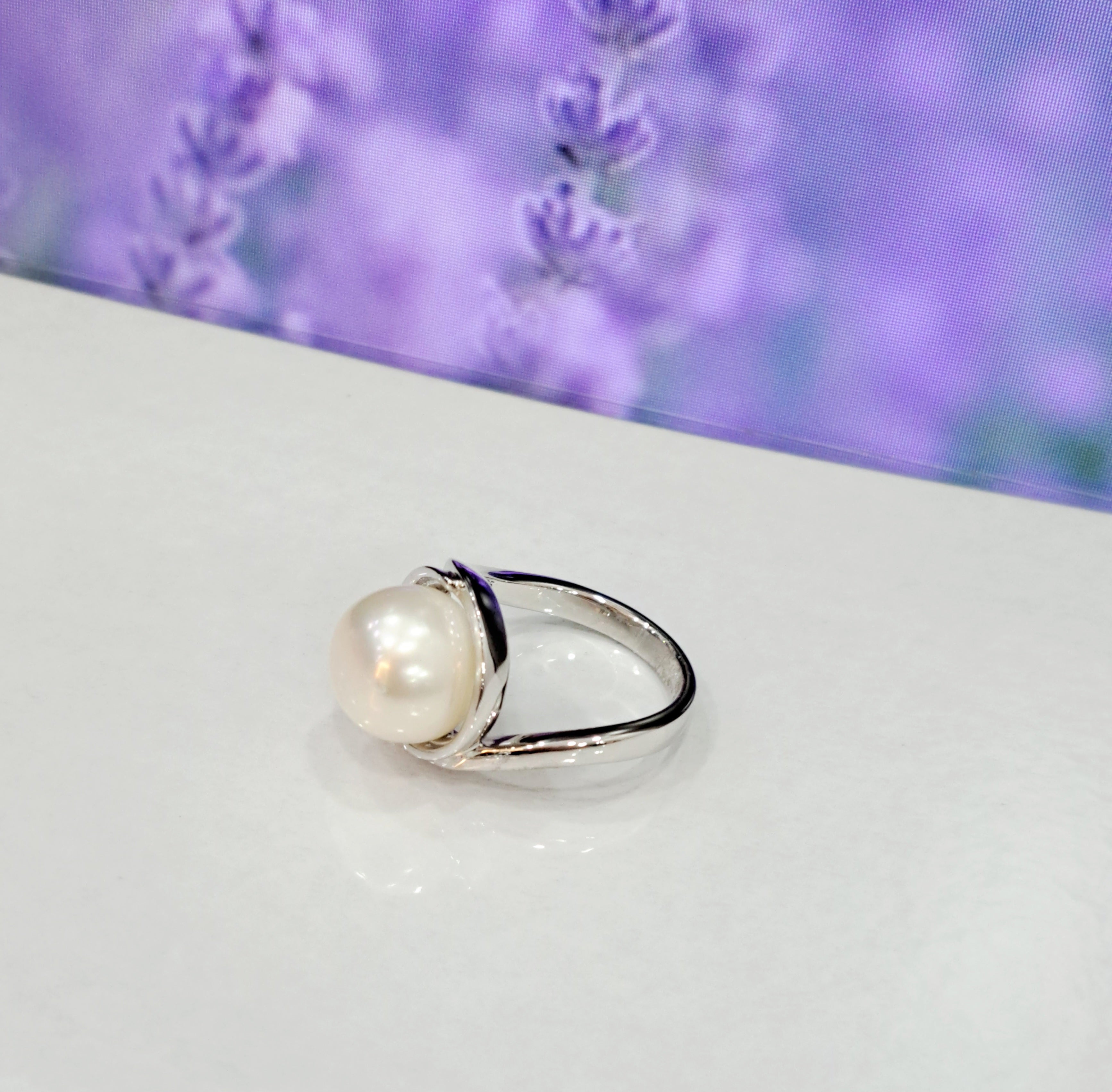 Elegant Bezel Pearl Ring