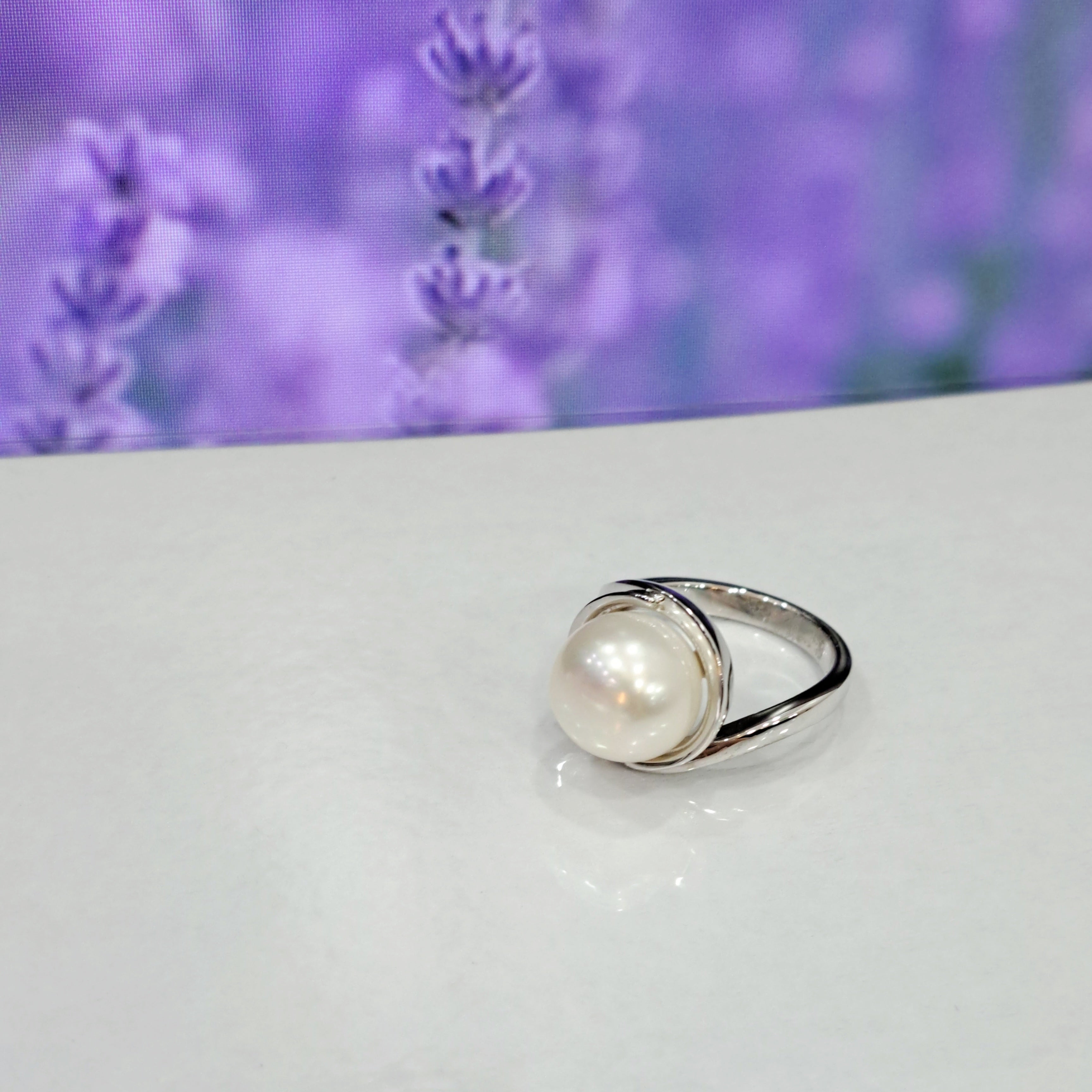 Elegant Bezel Pearl Ring