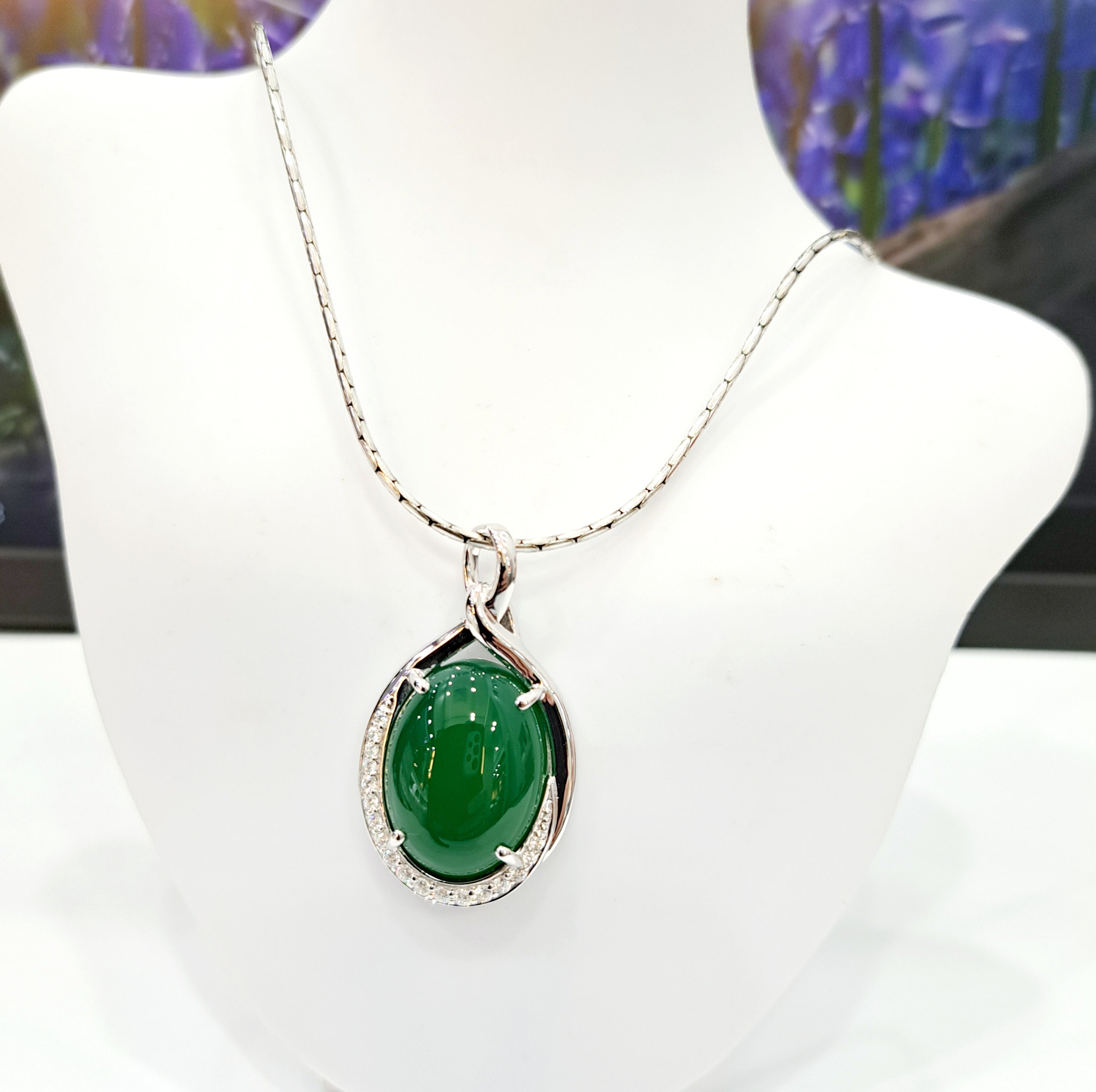 Elegant Green Agate with Scintilli Pendant