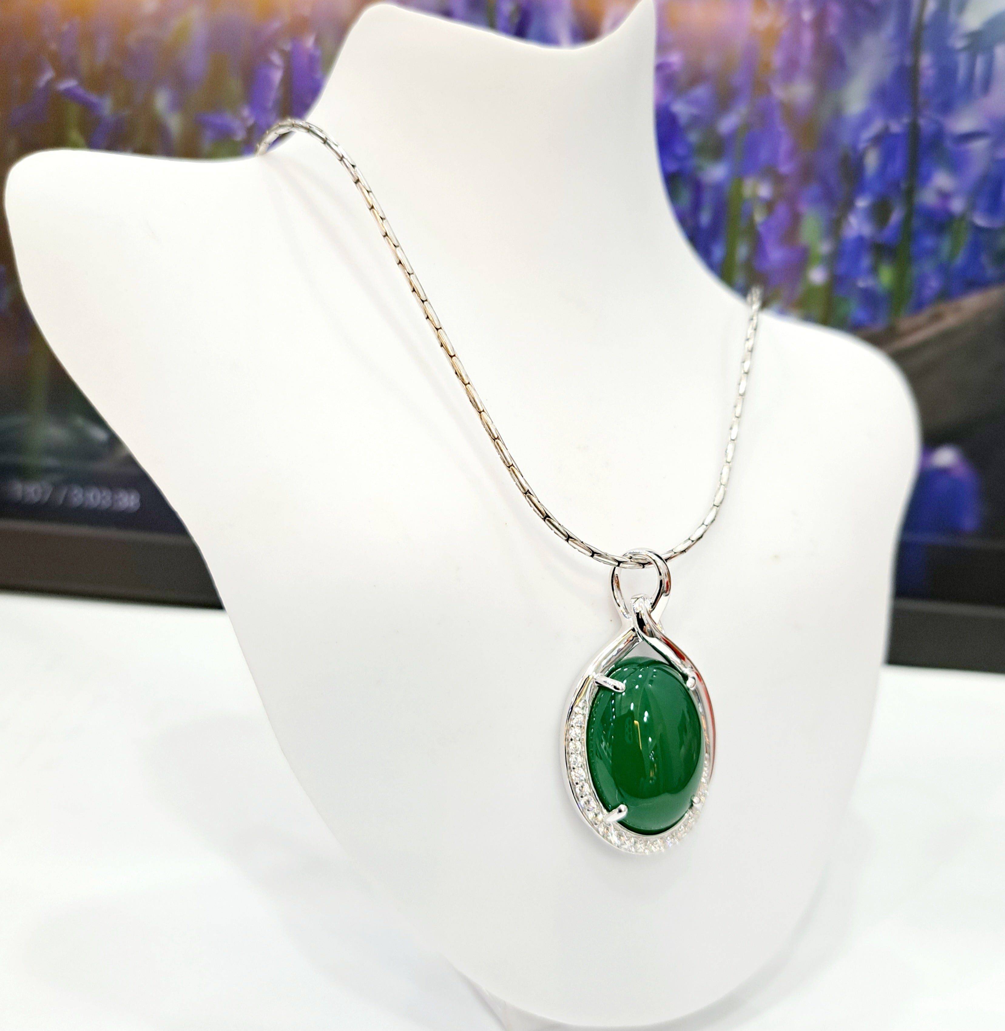 Elegant Green Agate with Scintilli Pendant