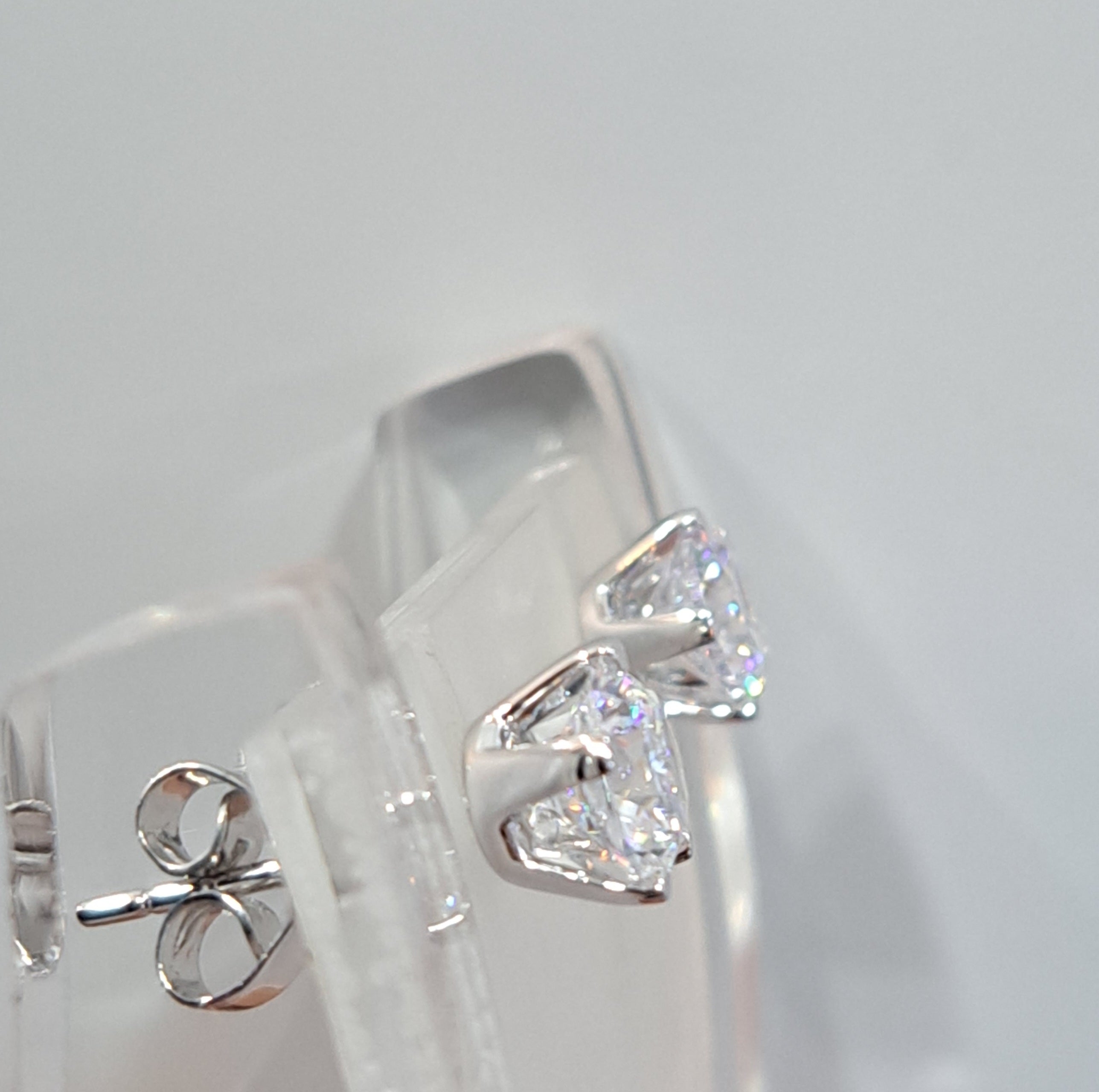 1.00 carats Five Prongs Solitaire Scintilli Earrings