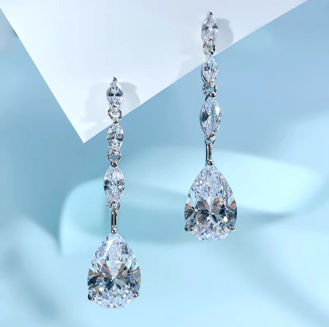 Bridal Stunning Teardrop Dangling Earrings