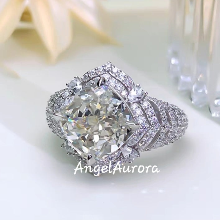 Luxe Cushion cut Scintilli Ring