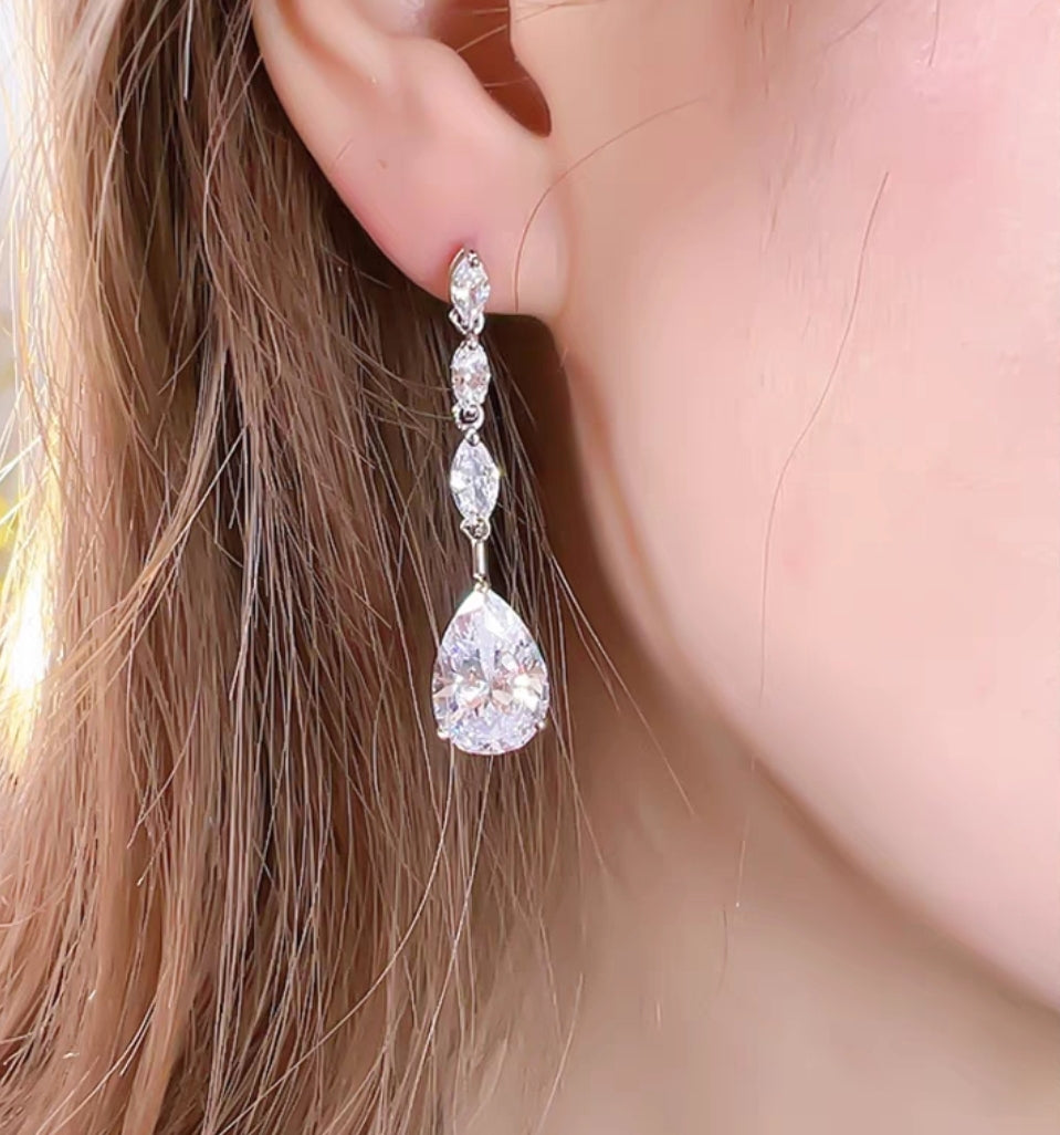 Bridal Stunning Teardrop Dangling Earrings