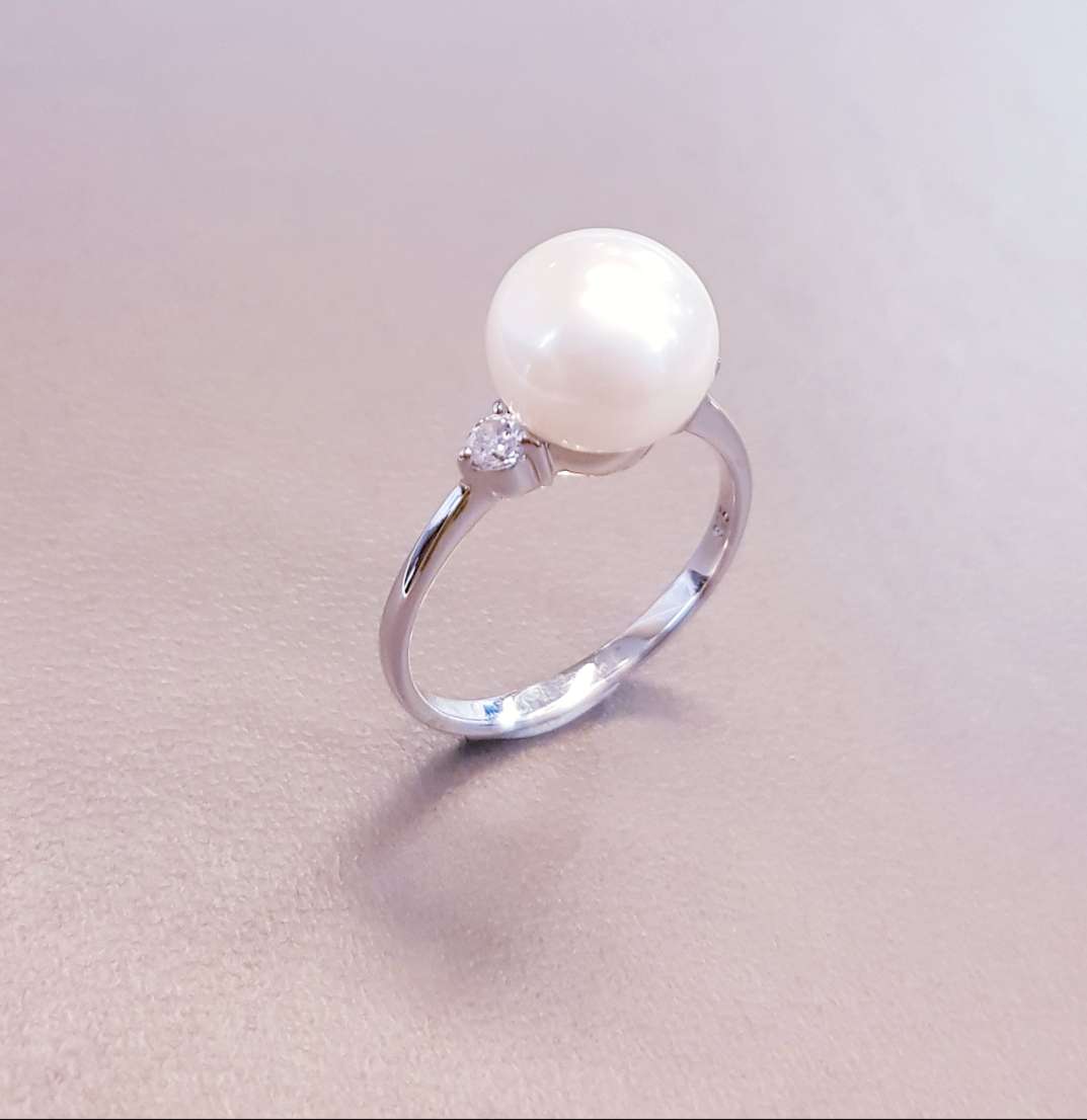 Elegant Pearl Ring