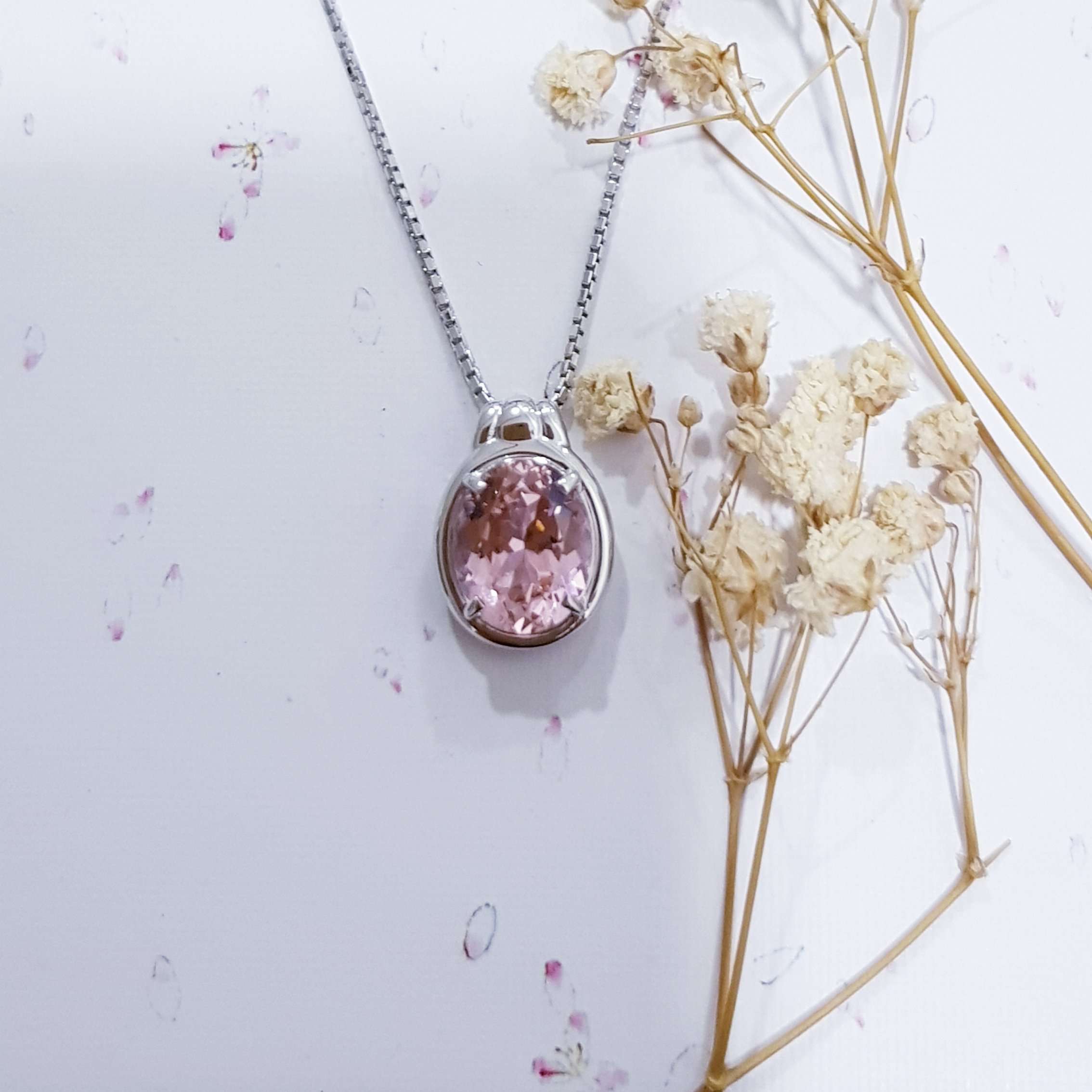 Oval Shape Morganite Pendant