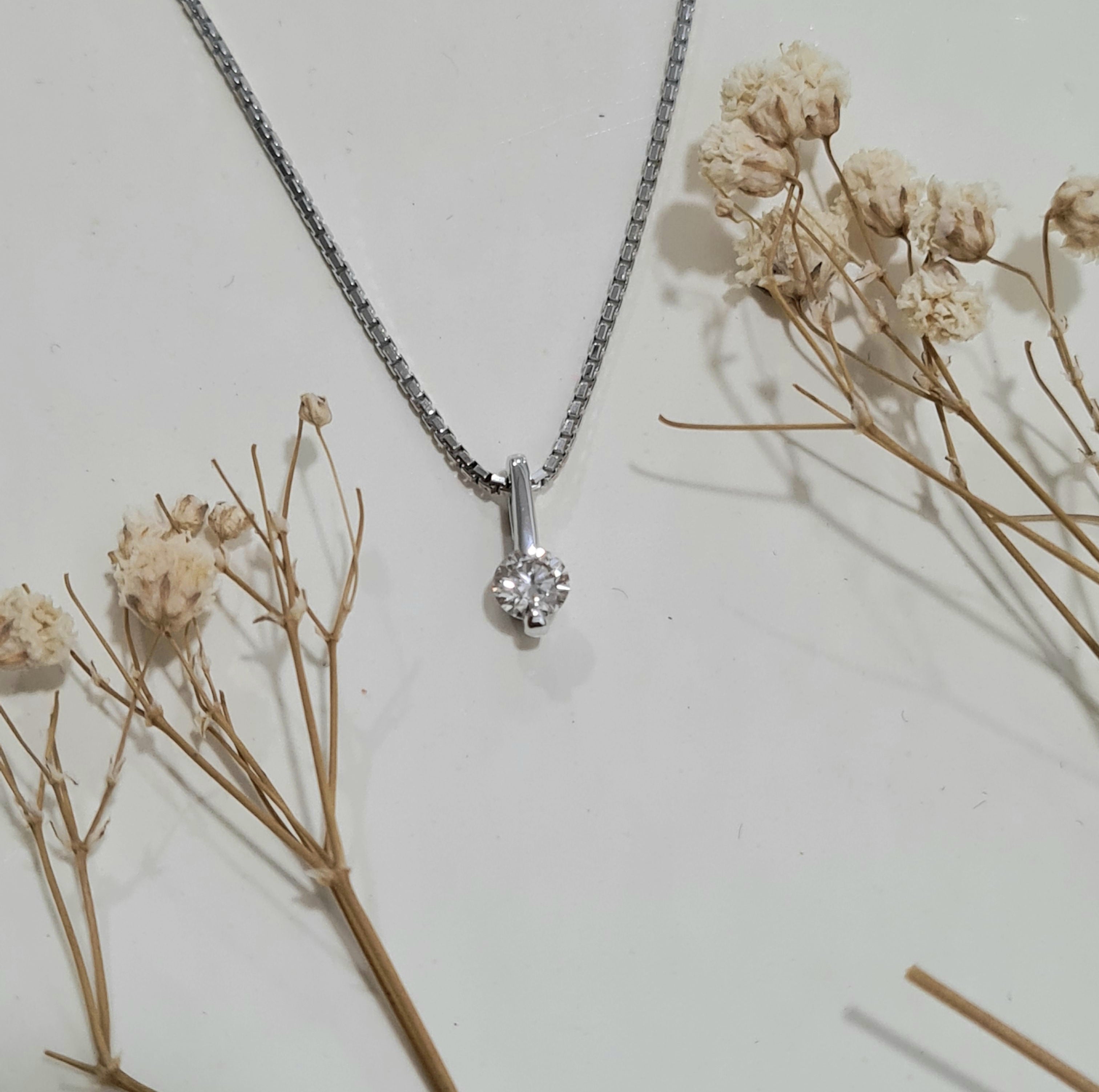 Brilliance Diamond Oscillation Pendant