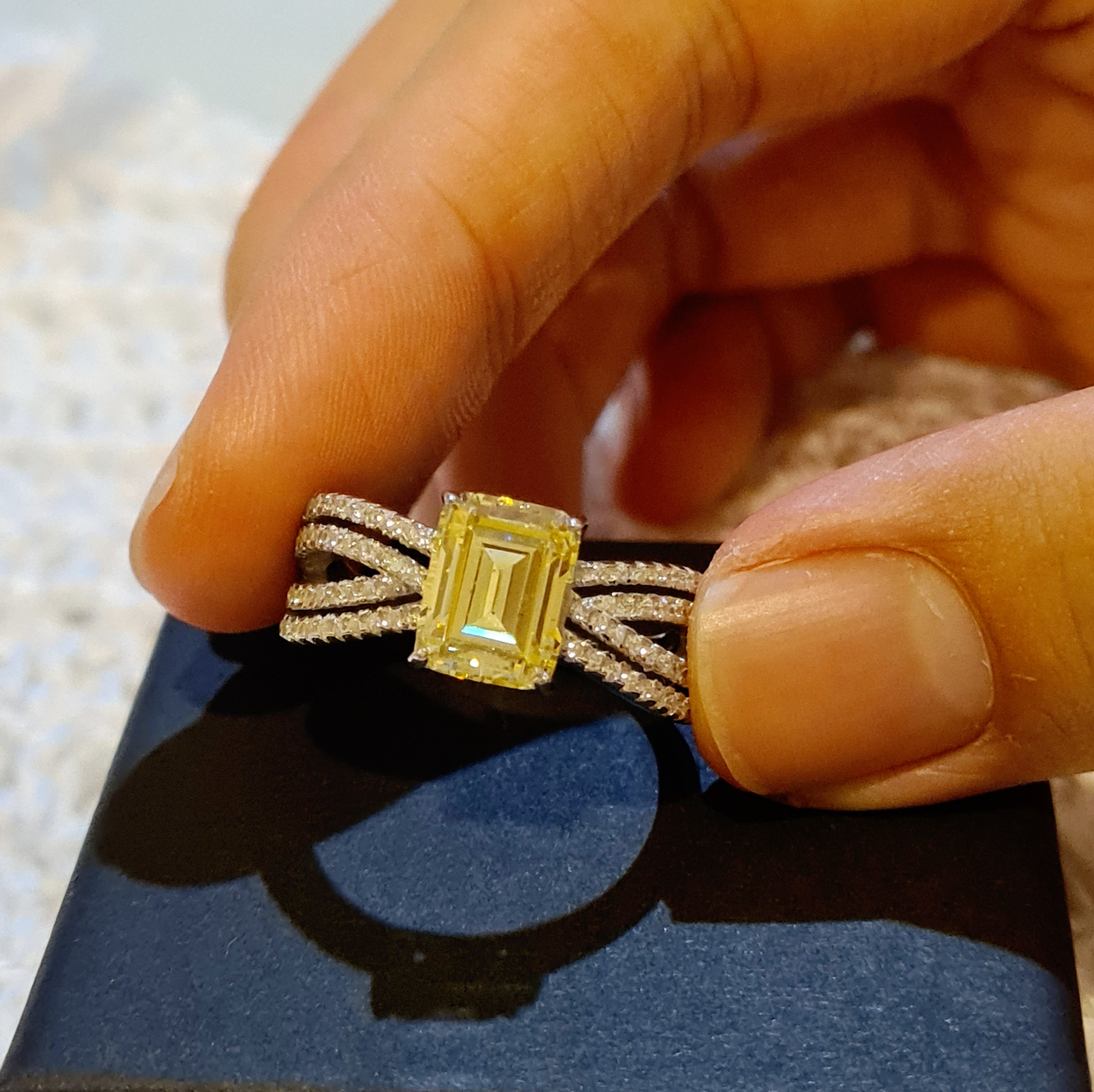 Elegant Canary Diamond Simulants Ring