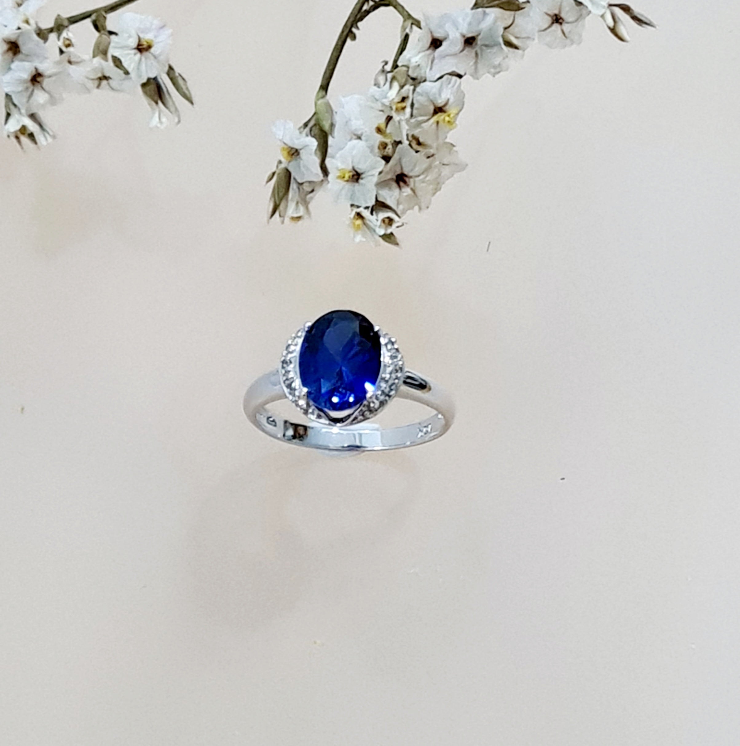 Whitegold Sapphire Ring